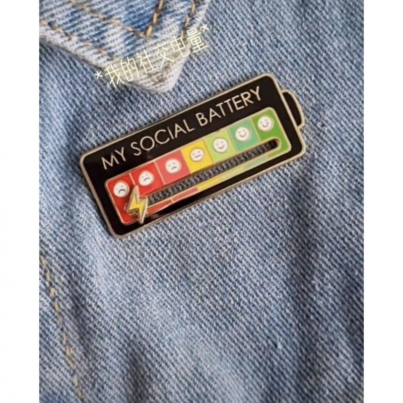 Men'S And Women'S New Fashion Enamel Fun Sliding Brooch Fun Battery Creative Lapel Needle Jewelry Gift