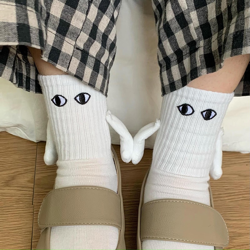 Fashion Funny Creative Magnetic Attraction Hands Black White Cartoon Eyes Couples Socks 1 Pair Club Celebrity Couple Socks Ins