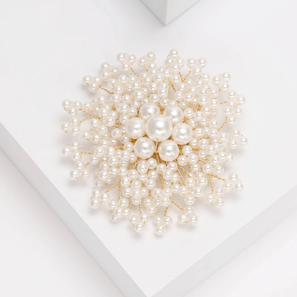 Vintage Luxury Handmade Pearl Flower Brooch Personality Classical Elegant Court Baroque Pins Fashion