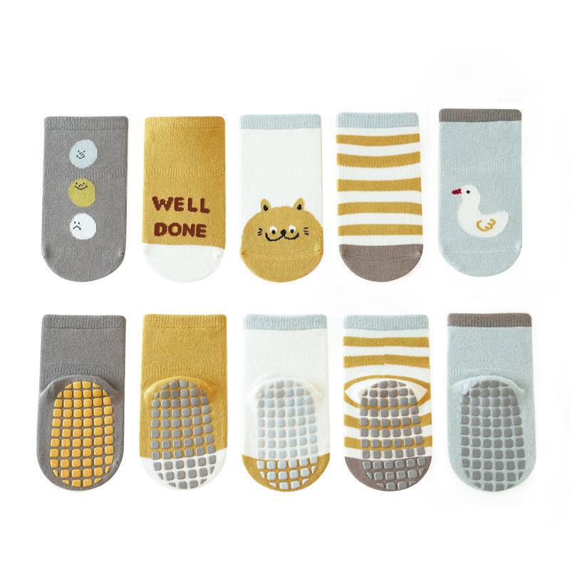 2Pairs 0-5 year Combed cotton breathable boneless autumn and winter cartoon adhesive anti slip floor socks