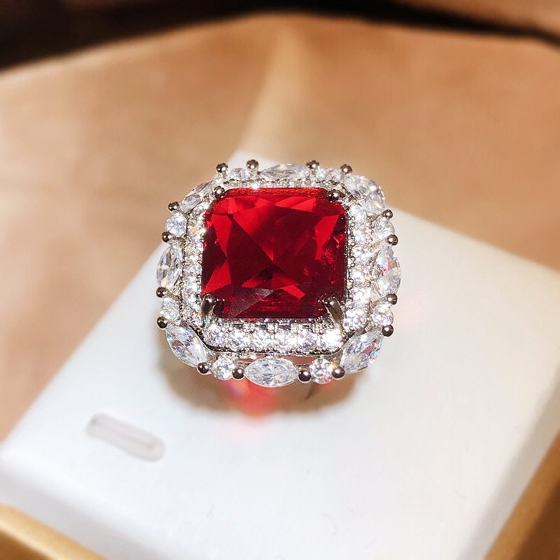 Fashion New Princess Square Pigeon Red Ruby Ring Women Plated White Gold Luxurious Diamond Ring Luxury Jewelry Wedding Gift