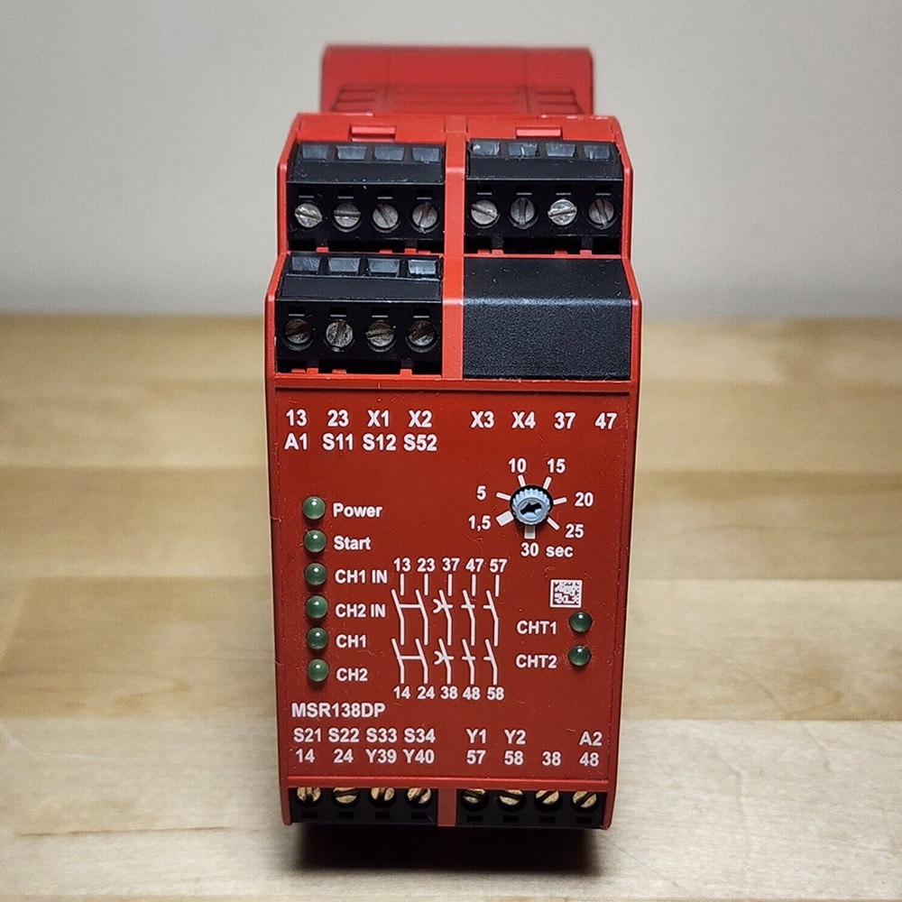 New for MSR138DP 440R-M23151 24V Safety Relay Module in Box