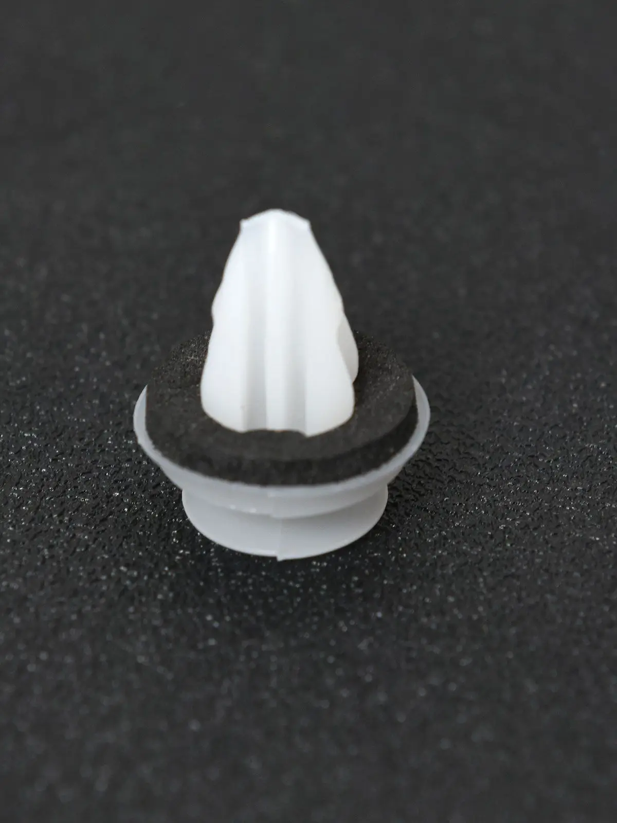 100PCS Car Clips Plastic Rivets Clip for BMW E46 E53 E90 E91 E70 Door Panel Auto Fasteners Trim