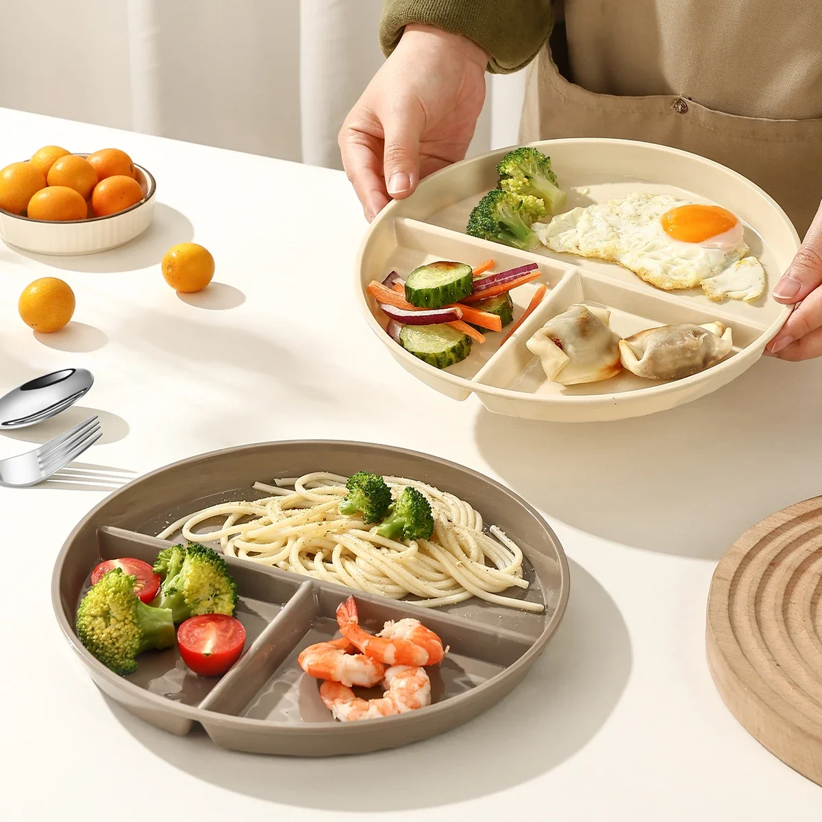 WORTHBUY Round Divided Dinner Plate Microwave Safe Food Plates Fruit Salad Serving Tray Kitchen