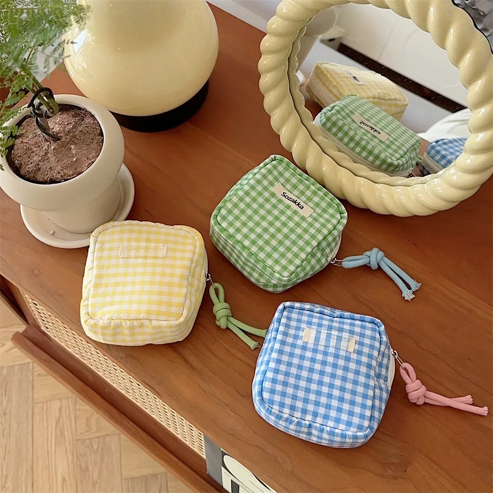 Mini Cute Lattice Square Cosmetic Bag Women Portable Earphones Lipstick Sanitary Napkins Storage