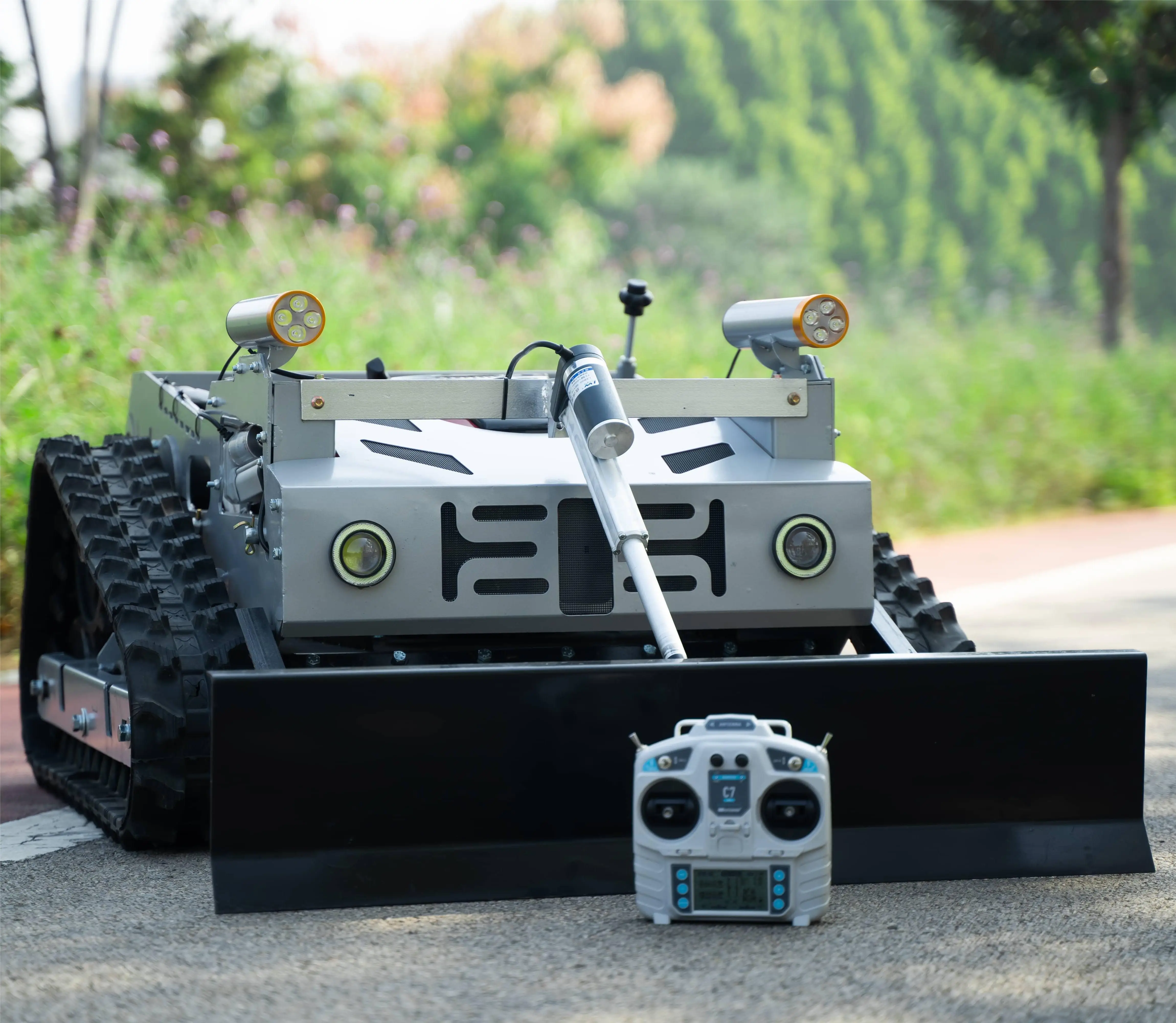 550mm Crawler Remote Control Lawn Mower With Snow Shovel Multifunctional Mini Grass Blade Robot