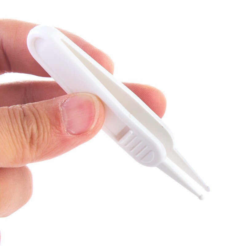1/5PC Newborn Nostril Cleaning Infant Safety Ear Nose Navel Cleaning Plastic Tweezers Safe Pincet Forceps Clean Baby Accessories